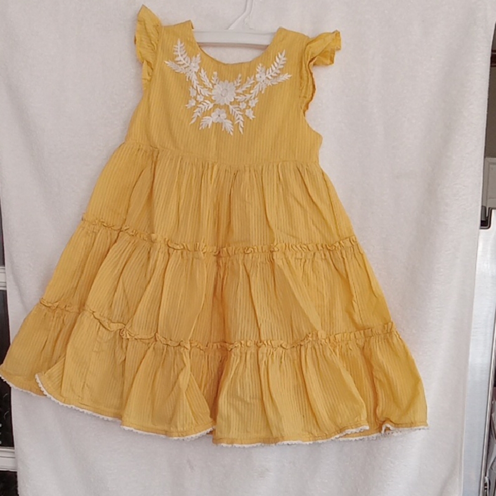 Tahari Yellow Sleeveless Dress Size 4T With Embroided White Flowwrs RN# 75343